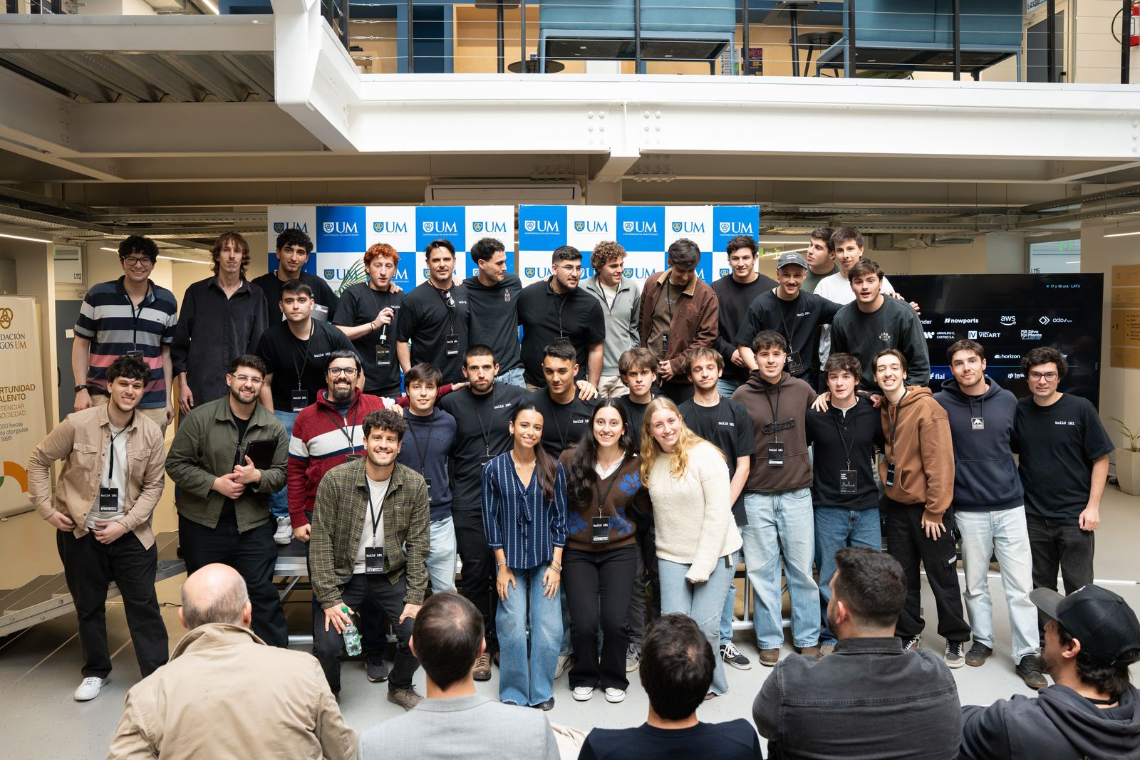 Foto grupal de los participantes de build 101